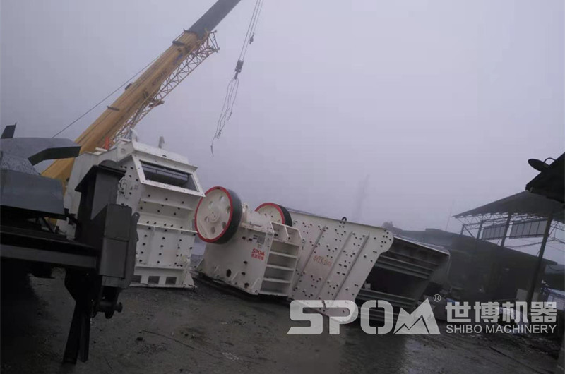 石場(chǎng)打石頭機(jī)器