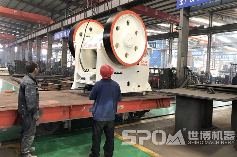 再生料粗碎破碎設備69顎破裝車發(fā)貨