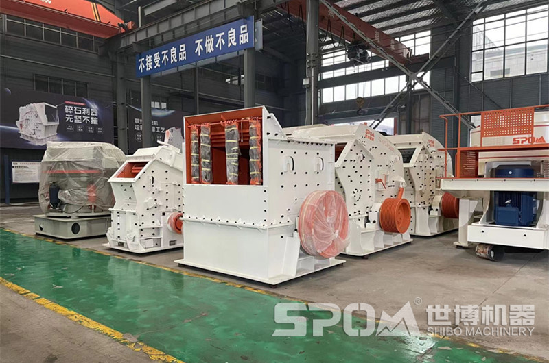 破碎機(jī)車間，成品箱破